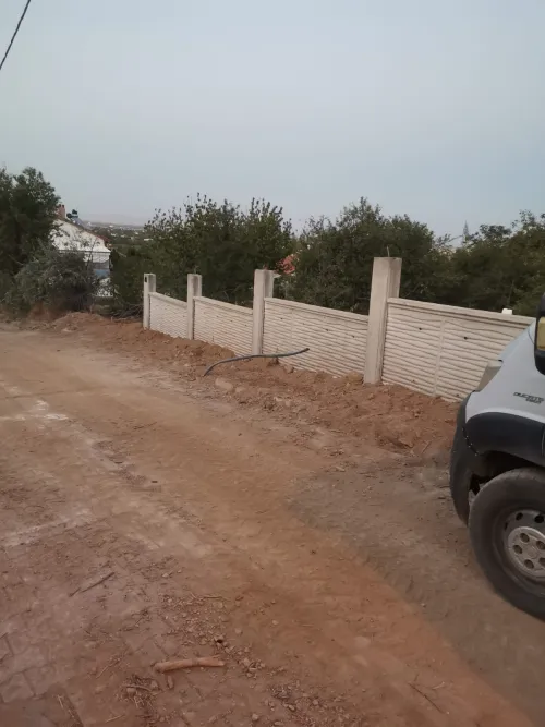 Yürüyen duvar, Taşınabilir bahçe duvarı, Hazır taşınabilen duvar, Beton seyyar yeri değiştirilebilen bahçe duvarı, yer değiştirebilen çevre duvarı, gezer bahçe duvarı, yürüyen bahçe , beton , çevre duvarları